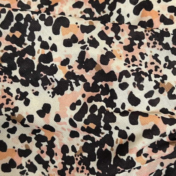 Daytrip Buckle Twisted Front Mesh Top Blouse SIze Large - Picture 4 of 4